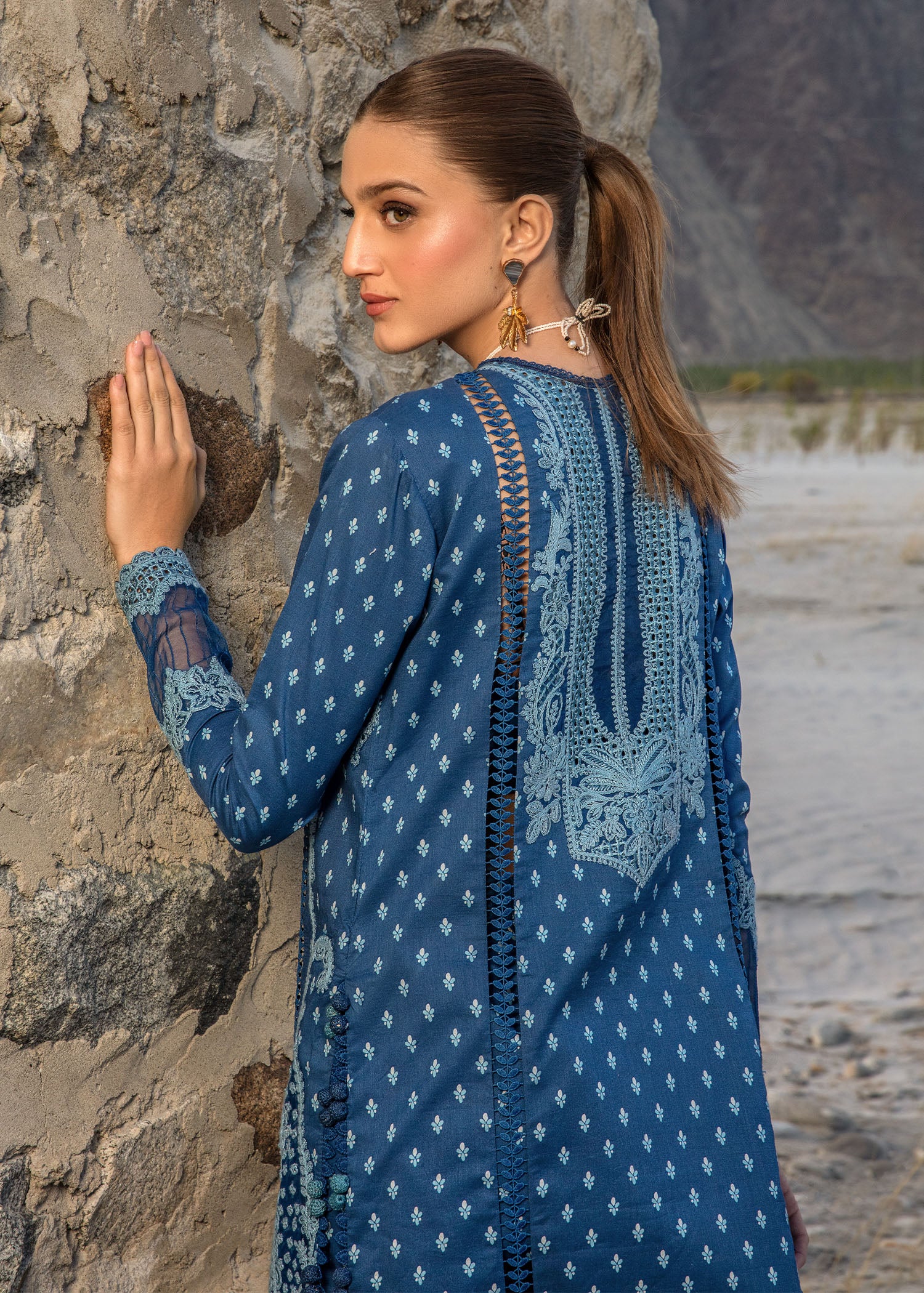 crimson luxury lawn 2024 | sarfaraz | dancing paisleys – cobalt crimson luxury lawn 2024 | sarfaraz | dancing paisleys – cobalt