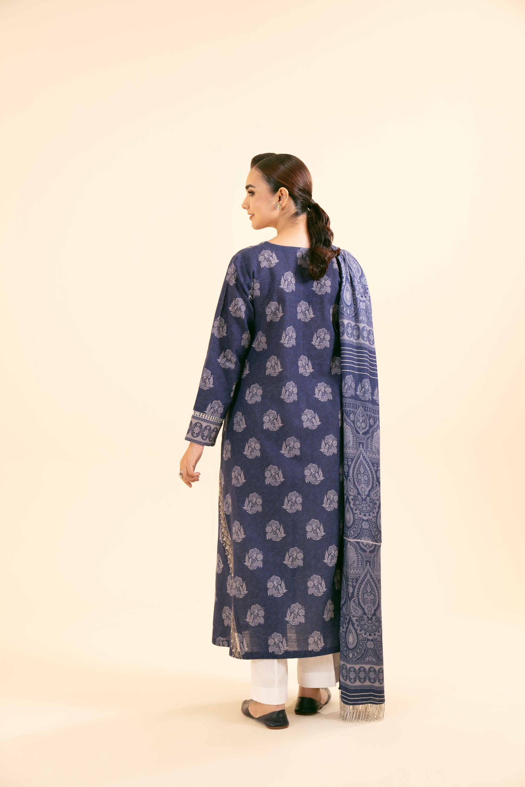 nishat linen winter collection | 42404403 nishat linen winter collection | 42404403