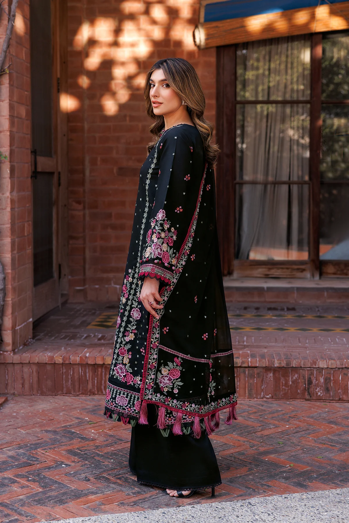 farasha dastoor embroidered lawn | ornate noir farasha dastoor embroidered lawn | ornate noir