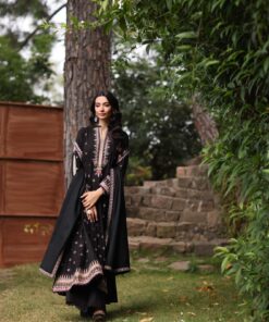 winter shawl suzaankari by saadia aasad | d5 winter shawl suzaankari by saadia aasad | d5