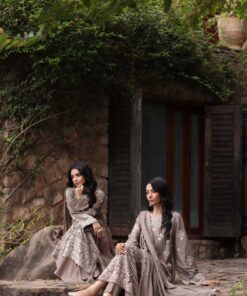 winter shawl suzaankari by saadia aasad | d2