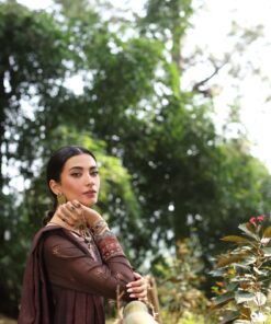 winter shawl suzaankari by saadia aasad | d4