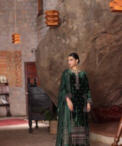 winter shawl suzaankari by saadia aasad | d11