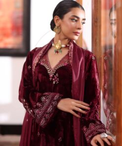 winter shawl suzaankari by saadia aasad | d10