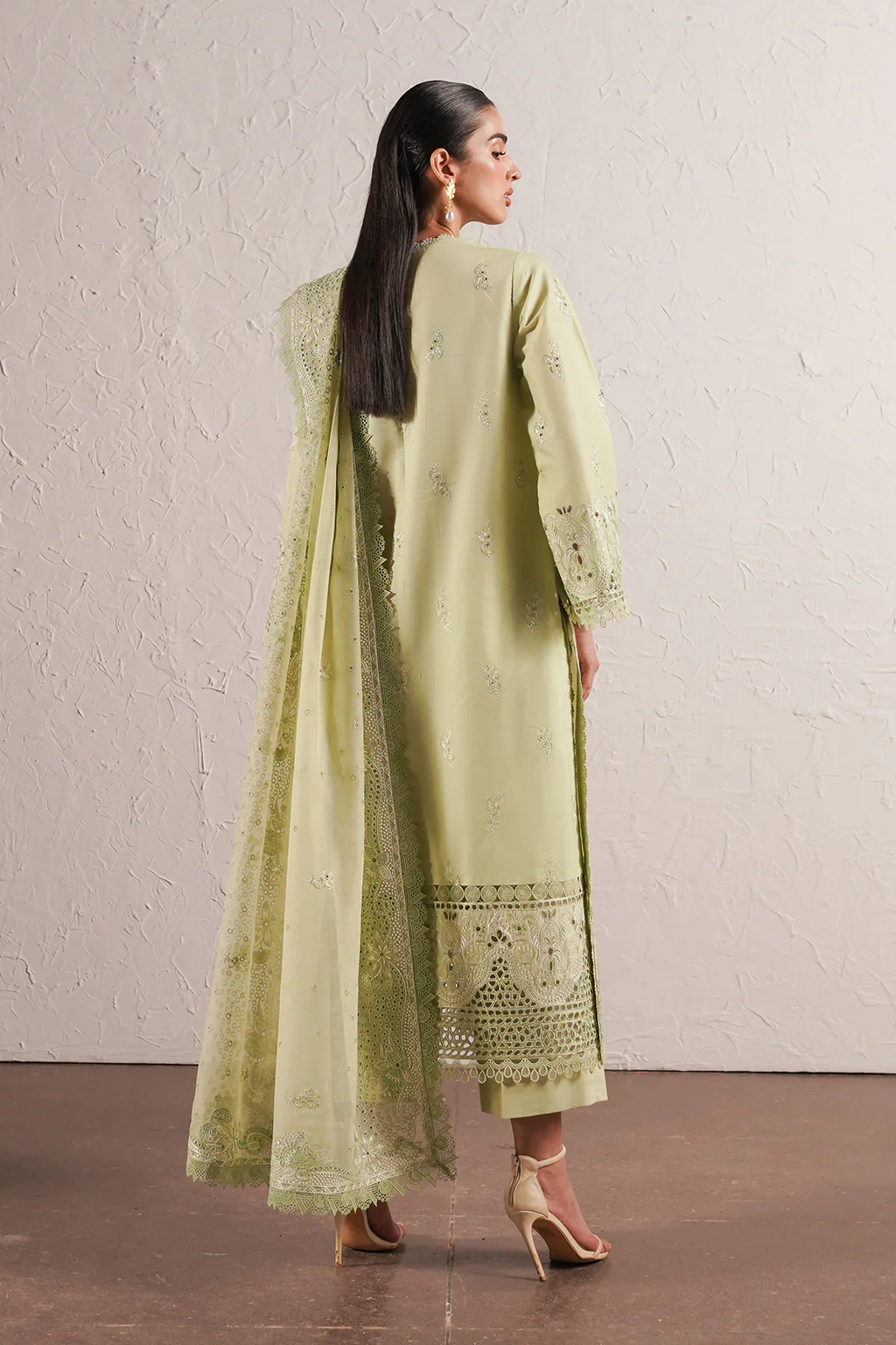 chikankari lawn ’24 by afrozeh | kelly chikankari lawn ’24 by afrozeh | kelly