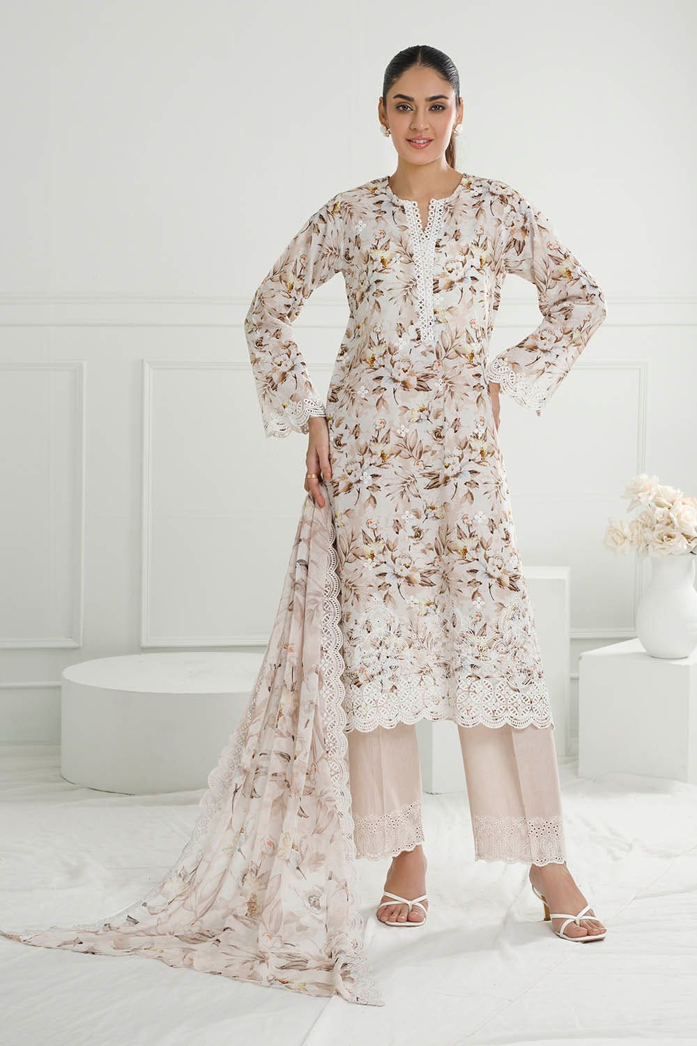 emb printed chiffon dupatta emb printed lawn shirt front gulahmed back pr 52001 4 .jpg emb printed chiffon dupatta emb printed lawn shirt front gulahmed back pr 52001 4 .jpg