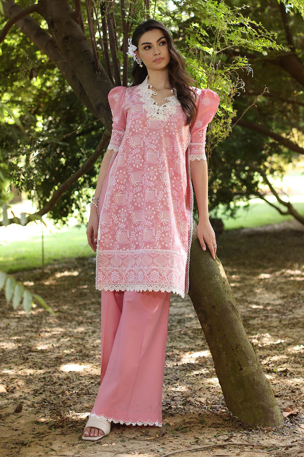 embroidered lawn shirt front n sleeves gulahmed back tl 52083 6 .jpg embroidered lawn shirt front n sleeves gulahmed back tl 52083 6 .jpg