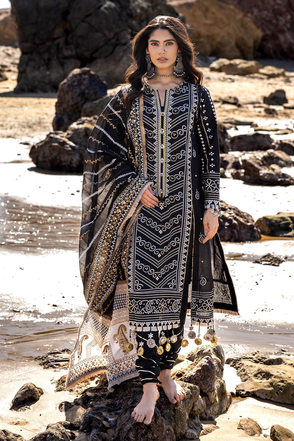 gold lacquer printed lawn dupatta. embroidered lawn gulahmed full cl 52407.jpg gold lacquer printed lawn dupatta. embroidered lawn gulahmed full cl 52407.jpg