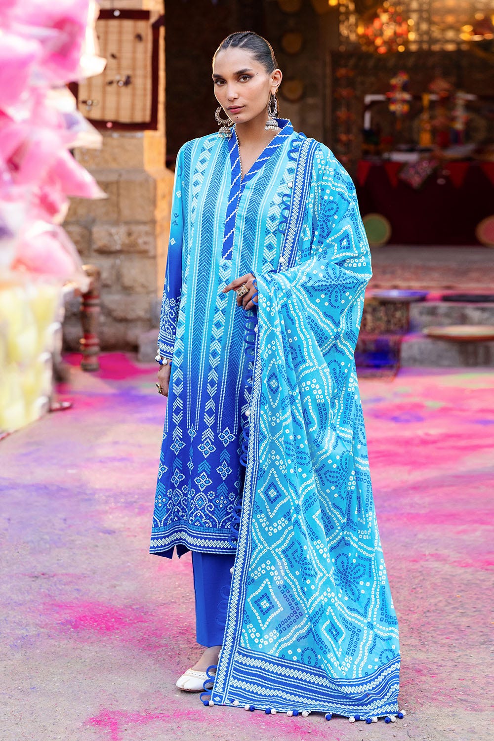 lacquer printed lawn dupatta lacquer printed lawn shirt dyed trouser gulahmed back cl 42328b 5 .jpg lacquer printed lawn dupatta lacquer printed lawn shirt dyed trouser gulahmed back cl 42328b 5 .jpg