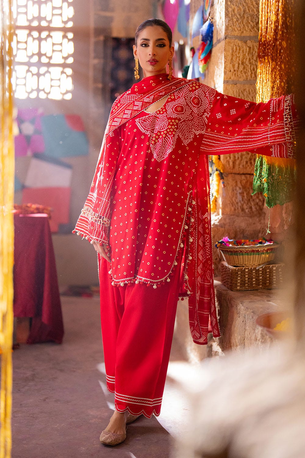 lacquer printed lawn dupatta lacquer printed lawn shirt dyed trouser gulahmed back cl 52176a 5 .jpg lacquer printed lawn dupatta lacquer printed lawn shirt dyed trouser gulahmed back cl 52176a 5 .jpg